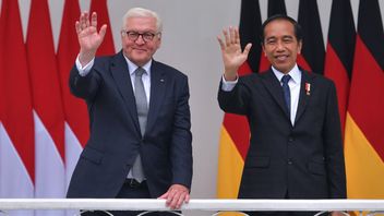 قبل زيارة الرئيس فرانك والتر، جوكوي يطلب من ألمانيا الاستثمار في قطاع السيارات الكهربائية