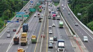 Libur Imlek, Arus Lalu Lintas di Tol Jakarta-Cikampek Meningkat
