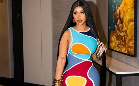 Cardi B Tanggapi Video Kontroversi Dalai Lama