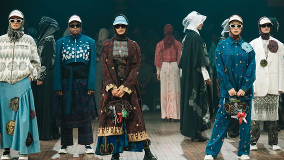 Modest Fashion Wastra Indonesia passe sur le marché mondial par le biais de la portefeuille IN2MF en Paris 2024