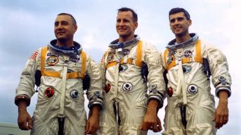 アポロ1号の悲劇を思い起こし、3人の宇宙飛行士を殺した月への執着