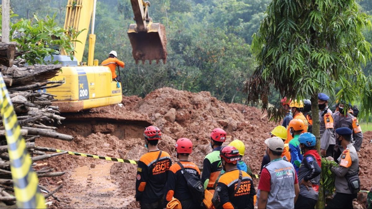 21 Landslide Victims In Nganjuk East Java Successfully Evacuated, Finally 1 Victim Named Darimun