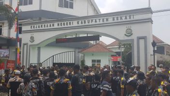 GMBI群众组织Geruduk Kejari Bekasi Regency要求完成DPRD成员的满足案件