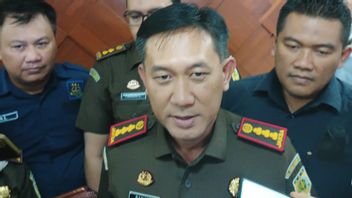 总检察长将审查Satpol PP Surabaya负责人关于出售没收证据的腐败指控