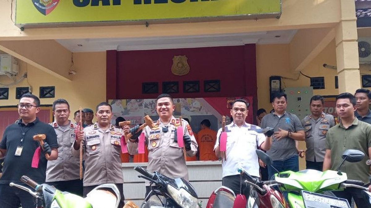 Police Arrest Illegal Gold Miners In Sukabumi Forest Area