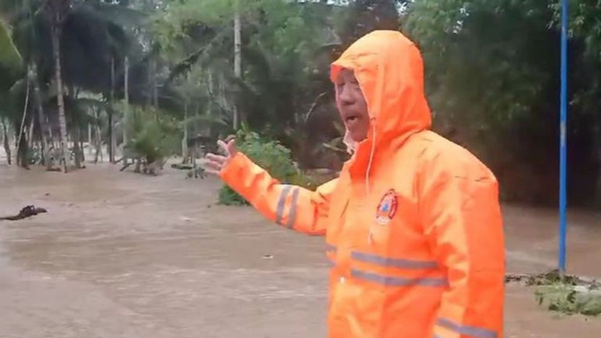 Trenggalek 一些地区的洪水和山体滑坡