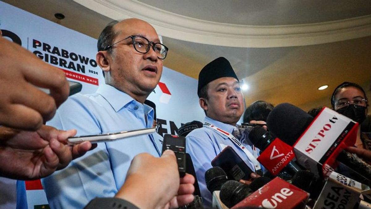 TKN Bela Ajudan Prabowo Chemises bleues soulignées pour avoir assisté au débat présidentiel