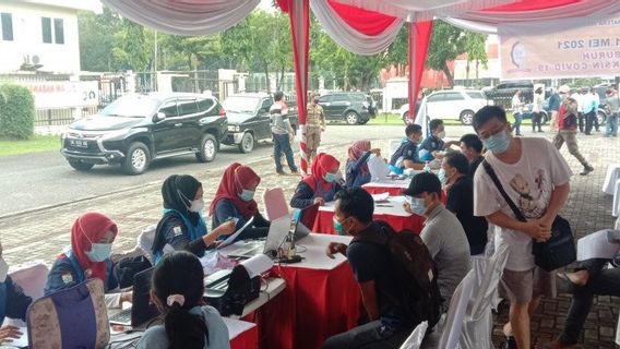 Peringati Hari Buruh Sedunia, Polda Sumsel Berikan Pelayanan Vaksinasi COVID-19 untuk Para Pekerja