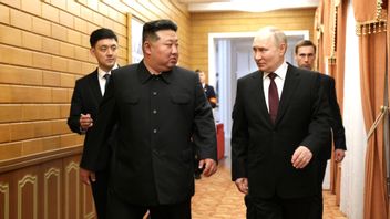 Après des pourparlers au palais de Kumsusan, le président Poutine a conduit Kim Jong-un à Naik Aurus