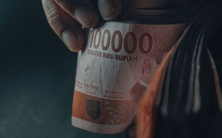 Rupiah Jumat Dibuka Melemah, Tertekan Data Deflasi Indonesia