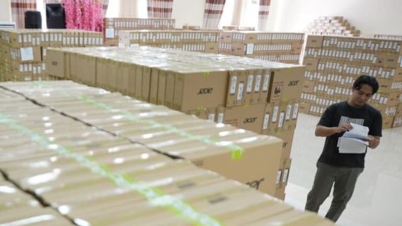 マディウン市政府は学生向けに9,400台の無料ラップトップを受け取ります