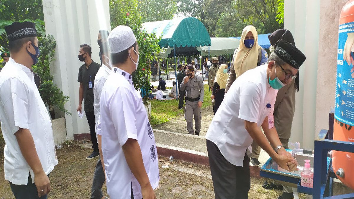 16ème Anniversaire Du Tsunami D’Aceh Dans La Fosse Commune : Prière Avec Protocole De Santé