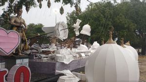 2 Jam Diguyur Hujan Disertai Angin, Replika Masjid Sheikh Zayed di Halaman Balai Kota Solo Roboh