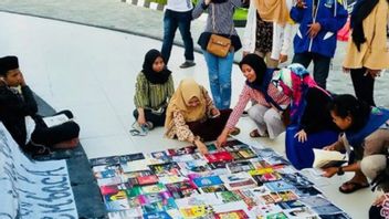 Satpol PP DKI ストリートライブラリを禁止し、コミュニティの利益を妨害しているとみな