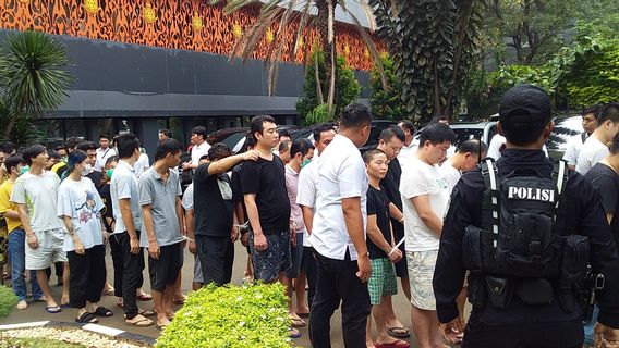 Polri Deportasi 80 WN China Tukang Tipu ke Negara Asalnya