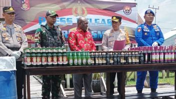 Asmat Police Destroyed 2,196 Bottles Of Alcohol