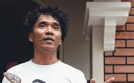 Kaka Slank Nyanyikan Lagu Sailing dari Rod Stewart untuk Kenang Mendiang Ibu Mertua