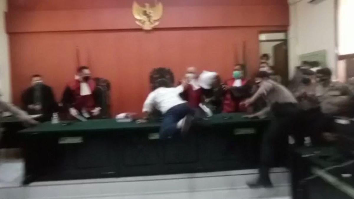 Sempat Serang Hakim karena Divonis 3 Tahun Penjara, Aktivis Anti Masker Banyuwangi Ajukan Banding