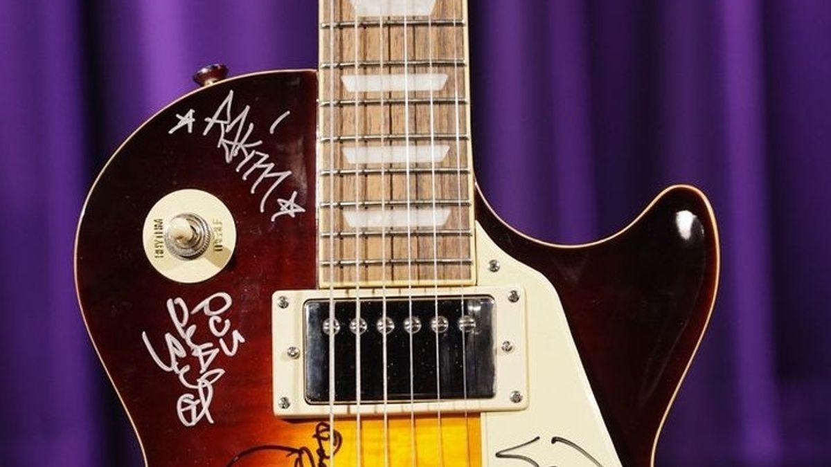 グラミー賞博物館ギターオークションおなじみのヒップホップミュージシャンの署名