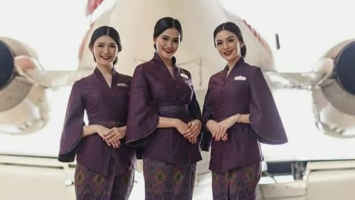インドネシアの客室乗務員と様々な航空会社から様々な色のベスト写真