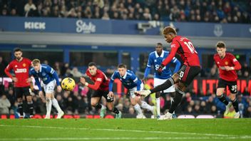Winning Three Goals, Manchester United Makes Everton Sink