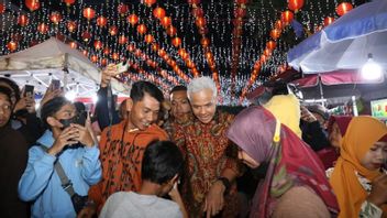 Kunjungi Kelenteng Tien Kok Sie Surakarta, Ganjar Pranowo: Saya Titip Jaga Kekompakan, Selamat Imlek