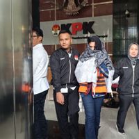 KPK Sita Wuling Airev hingga Toyota Camry dan Bukti Elektronik dari OTT Bupati Pekalongan Fadia Arafiq