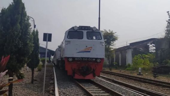 Turangga Train Collision With Commuter Line In Bandung, Train Line Turned North