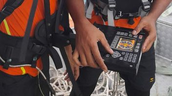 Signal dangereux EPIRB d’un navire neval Panama Bikin Geger SAR Team dans les eaux de Muntok