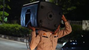 Warung Remang-remang Tempat Karaoke Lesehan Ditertibkan Satpol PP, Belasan Speaker dan Mikrofon Disita