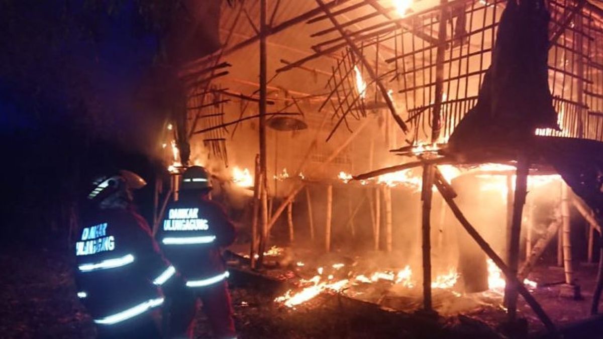 A Fire In Gendingan Tulungagung, 1,100 Spidered Chickens