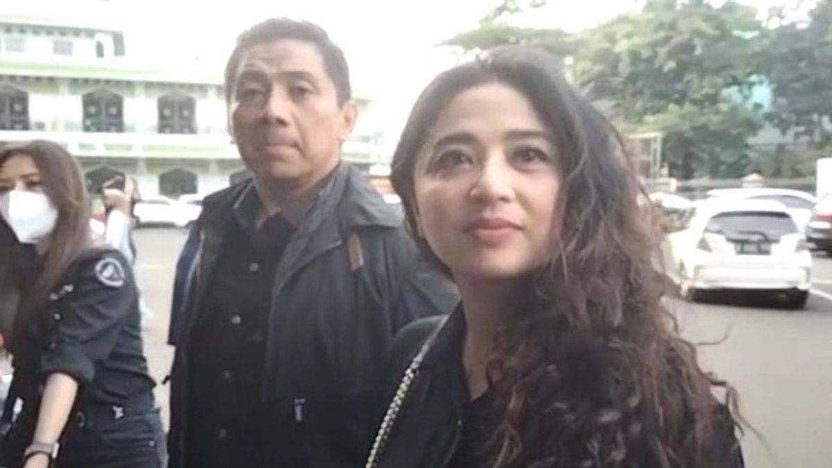 Ribut dengan Fans Lesti Kejora: Polisi Harap Damai, Tapi Dewi Perssik Ingin Lanjut Proses Hukum