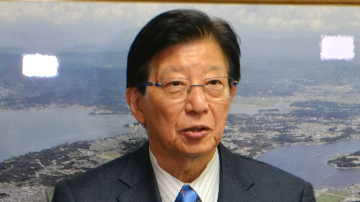 ヒナ農家と牛の飼育者は賢くない、日本の知事が辞任