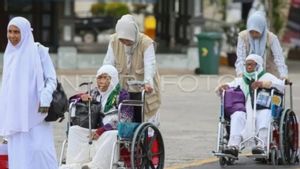 勿里洞宗教部报告说,五名朝候选人使用轮椅