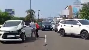 Black Zenix Innova Sticker Grab Accident On Soetta Airport Direction Toll Road