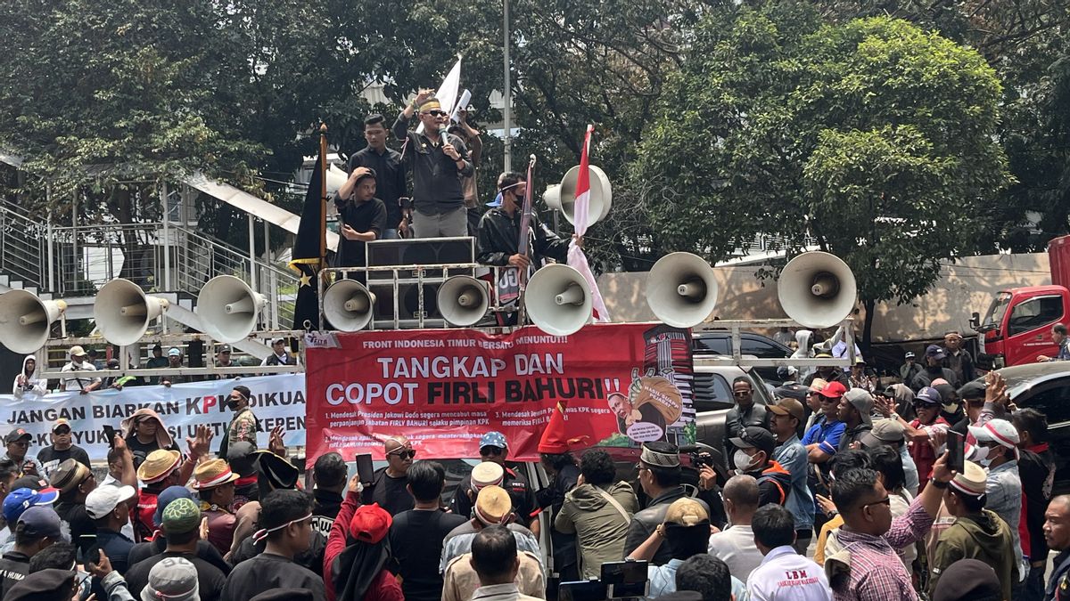 Jokowi Didesak Pendemo di KPK Copot Firli Bahuri Akibat Dugaan Pemerasan SYL
