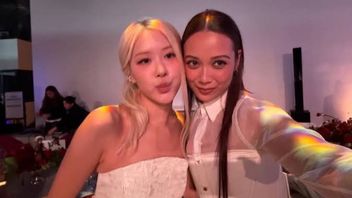 Laufey Bagikan Momen Bareng Rosé Blackpink di Variety Hitmakers Awards 2025