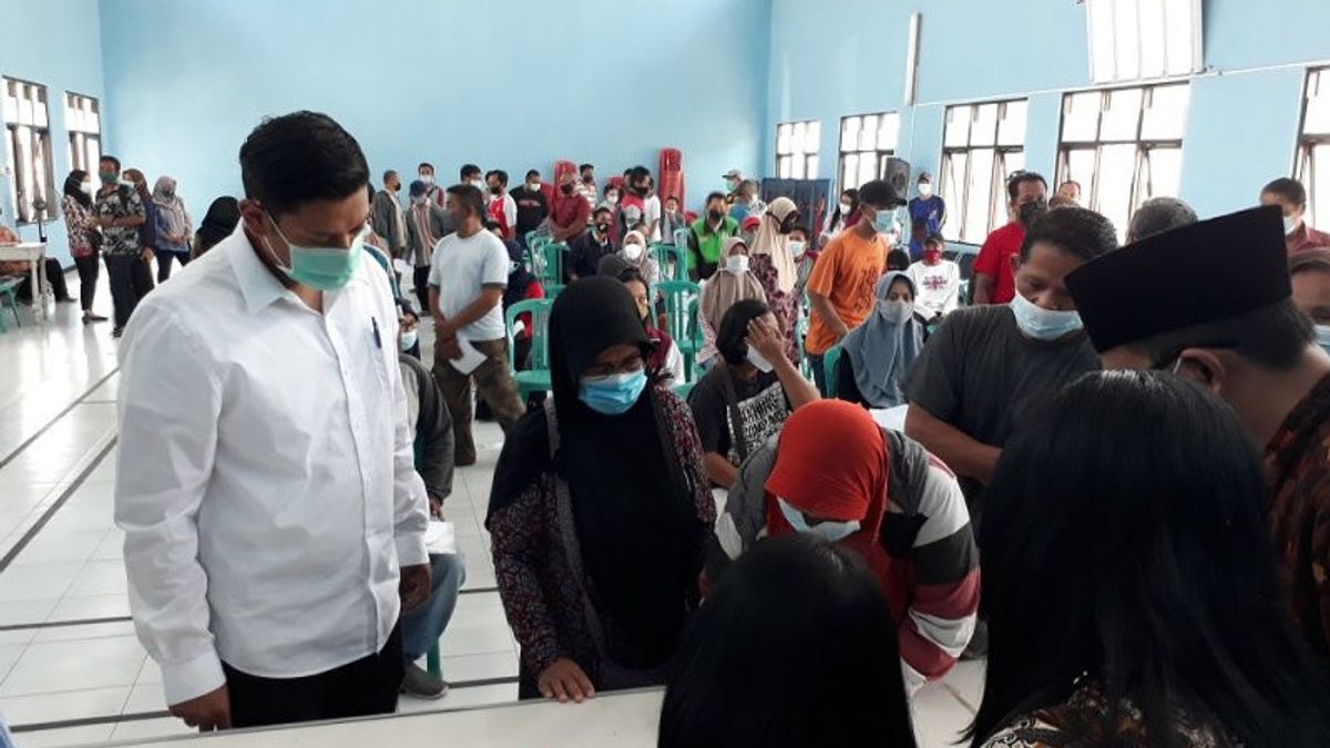 Lewat Kartu Sahabat, Mas Abu Beri Bantuan Uang Tunai Rp200 Ribu Bagi Warga Kediri Terdampak COVID-19