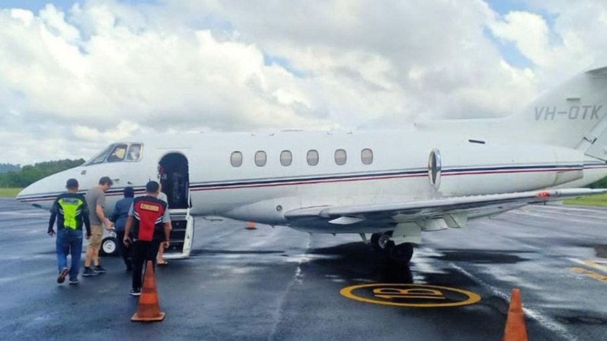 French Tourists Depression On Simeulue Island Aceh Picked Up By Hawker 800 Plane From Singapore