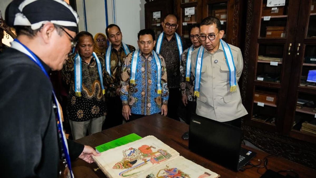 Soroti Museum Radya Pustaka, Menbud Fadli Sebut Koleksi Besar, Tata Pamer Harus Berubah