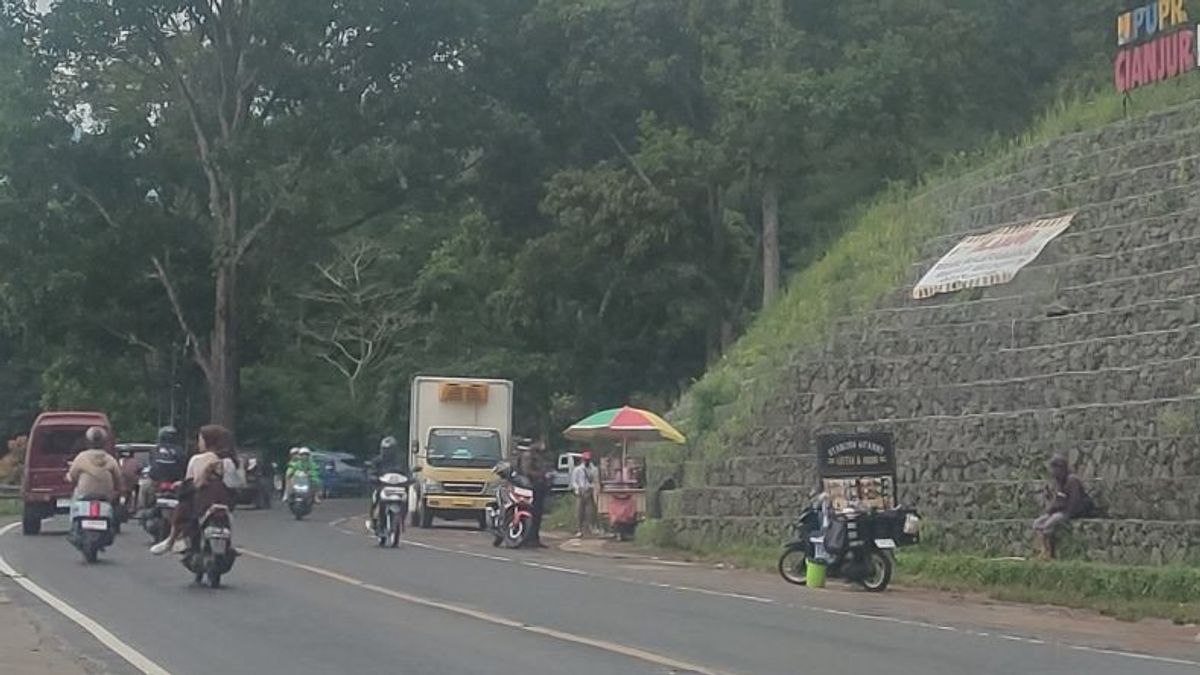 Cianjur Satpol PP Intensify The Red Zone Patrol Sate Sinta To Prevent Landslide Risks