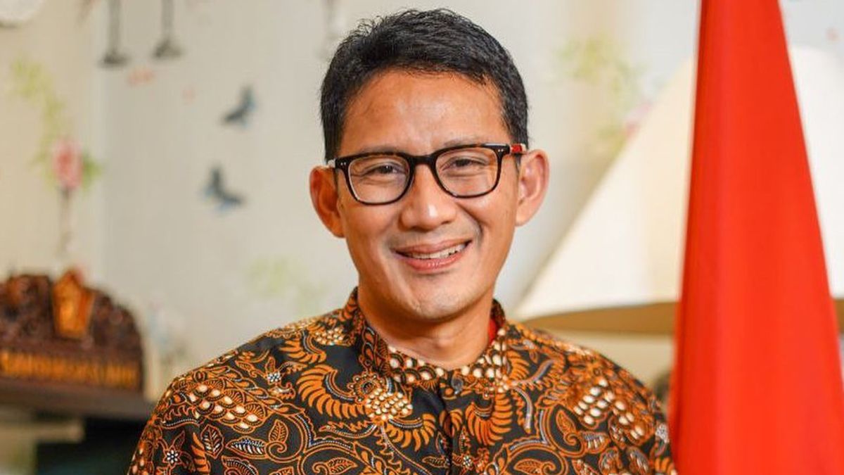  Sandiaga Uno Sebut Industri Batik Serap 200 Ribu Tenaga Kerja