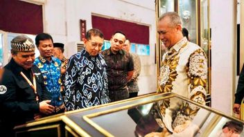 Fadli Zon Dorong Promosi Topeng Cirebon, Hidupkan Warisan Budaya Nusantara