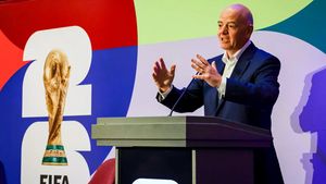 UEFAは、ドナルド・トランプの中東ツアーからのFIFA会長の到着の遅れを非難する