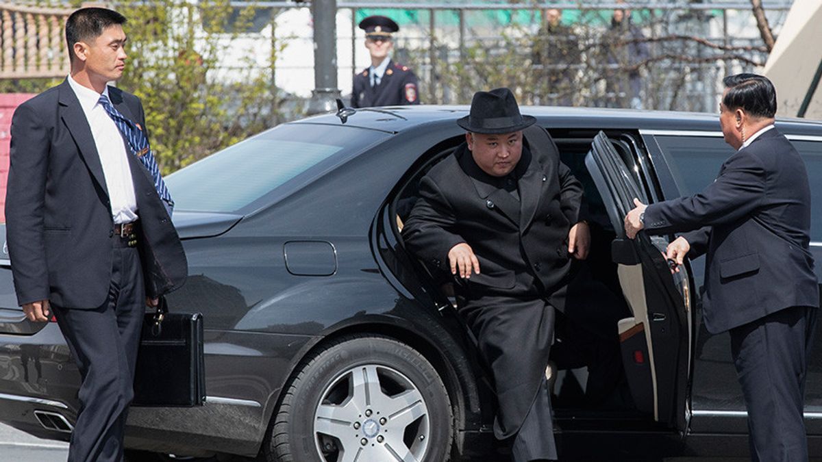 A Report Reveals How Kim Jong Un Got A Mercedes-Benz