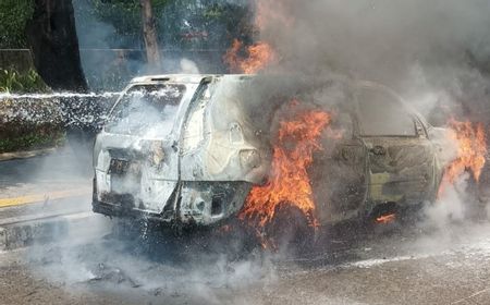 Waduh, Nissan Extrail di Jalan Yos Sudarso Terbakar Gegara Korsleting Listrik