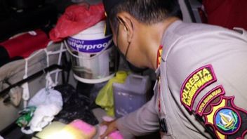 インドネシアで流通する必要があり、国際ネットワークからの4kgのメタンフェタミンの密輸がタンジュンピナン警察によって阻止されました