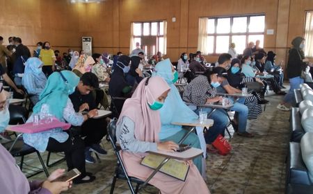 Server PPDB Kacau, Puluhan Orangtua Siswa Datangi Kantor Dinas Pendidikan Sumut