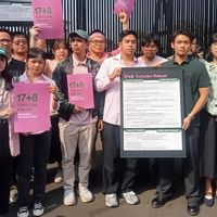 Influencer Serahkan Dokumen '17+8 Tuntutan Rakyat' Secara Resmi ke DPR