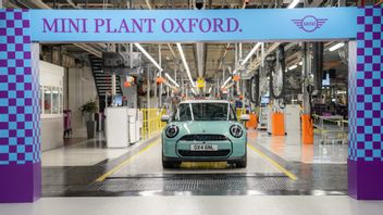 Latest Generation Mini Cooper Officially Produced At Oxford Factory, Segini Banderol Prices